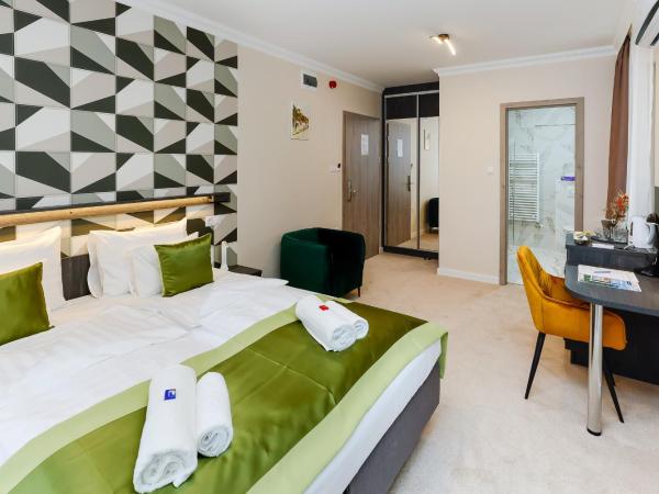 Lumen Gasztropanzió : photo 4 de la chambre chambre double deluxe avec balcon