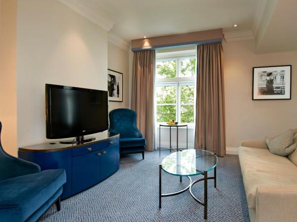 The Waldorf Hilton : photo 5 de la chambre suite familiale 2 chambres avec coin salon