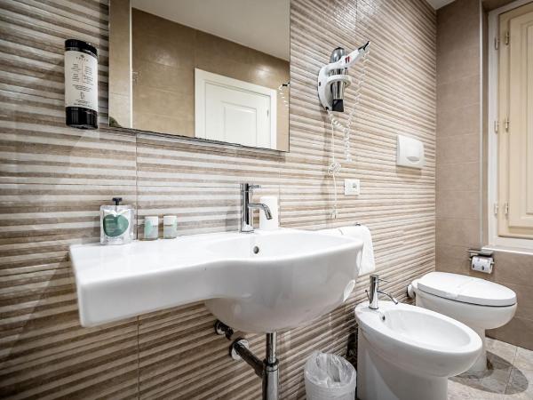 Martelli 6 Suite & Apartments : photo 10 de la chambre chambre double Économique