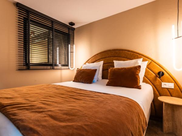 Fahrenheit Seven Courchevel : photo 3 de la chambre suite lit king-size avec balcon