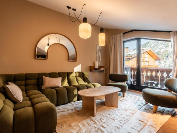 Fahrenheit Seven Courchevel : photo 1 de la chambre suite lit king-size avec balcon