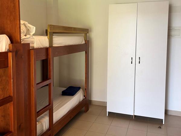 Albergue Zaragoza Camping : photo 2 de la chambre lit dans dortoir mixte de 6 lits