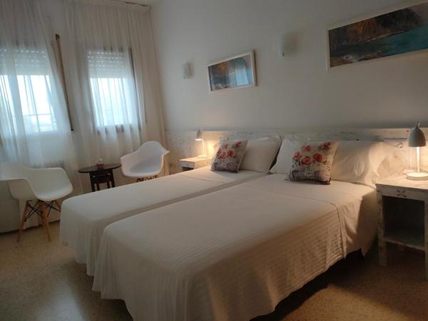 Hostal Los Pinares : photo 5 de la chambre chambre double ou lits jumeaux