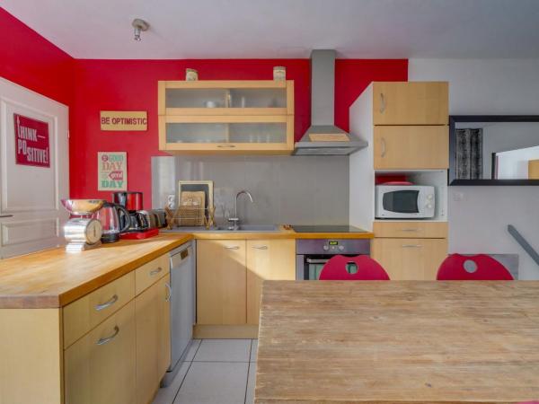 Charming townhouse with terrace : photo 5 de la chambre appartement