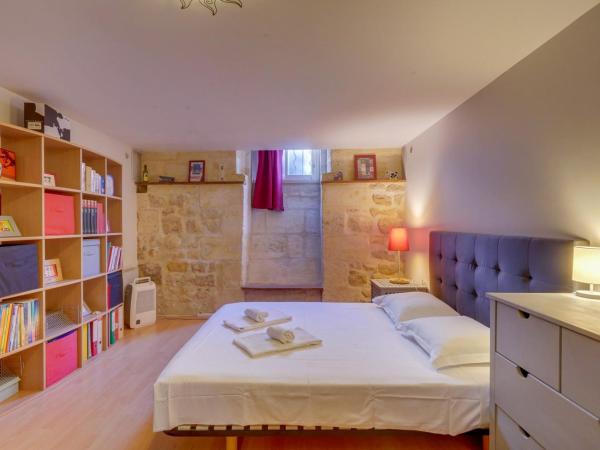 Charming townhouse with terrace : photo 10 de la chambre appartement