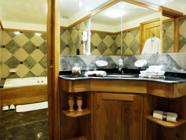 Huinid Bustillo Hotel & Spa : photo 3 de la chambre suite avec vue sur lac 