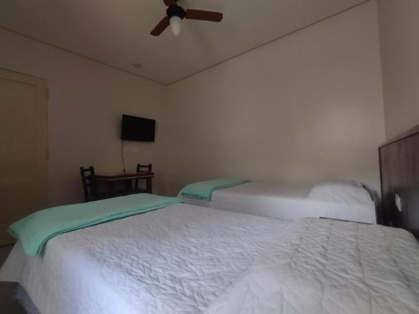 Hotel Plaza Olido : photo 4 de la chambre chambre lits jumeaux spacieuse