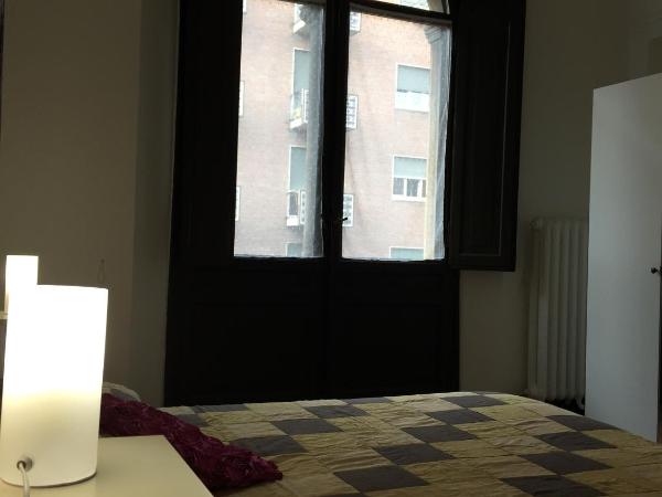 B & B 21 Bologna : photo 4 de la chambre chambre double avec salle de bains privative extérieure