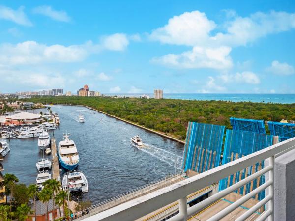 GALLERY One - A DoubleTree Suites by Hilton Hotel : photo 4 de la chambre suite double lit queen-size - vue sur cours d'eau