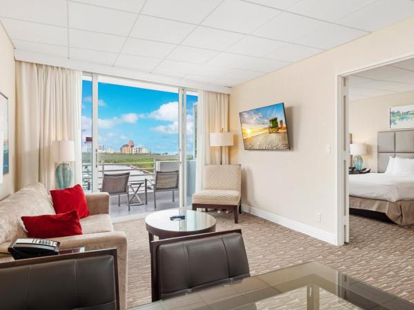 GALLERY One - A DoubleTree Suites by Hilton Hotel : photo 4 de la chambre suite queen avec vue sur la ville