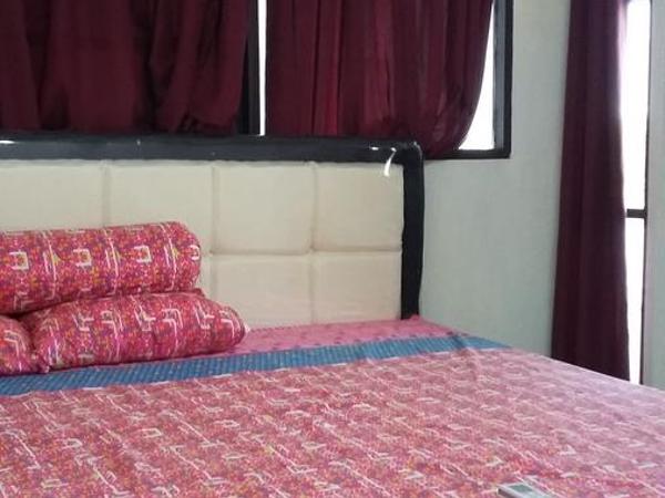 Mayestik Guest House Syariah : photo 6 de la chambre chambre double standard avec salle de bains commune
