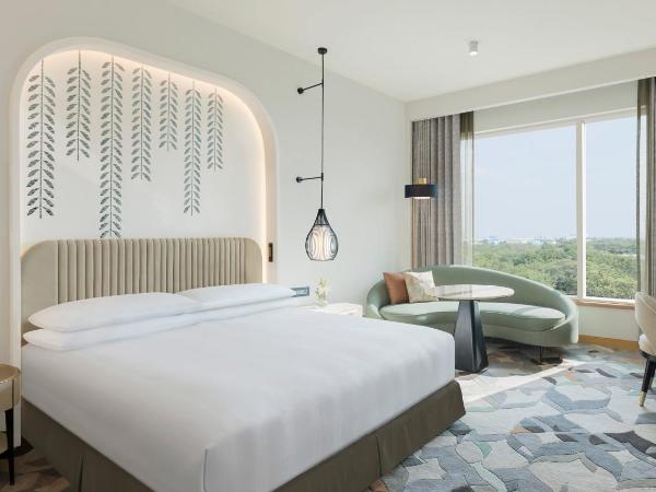 InterContinental Jaipur Tonk Road, an IHG Hotel : photo 8 de la chambre chambre lit king-size classique - vue sur piscine