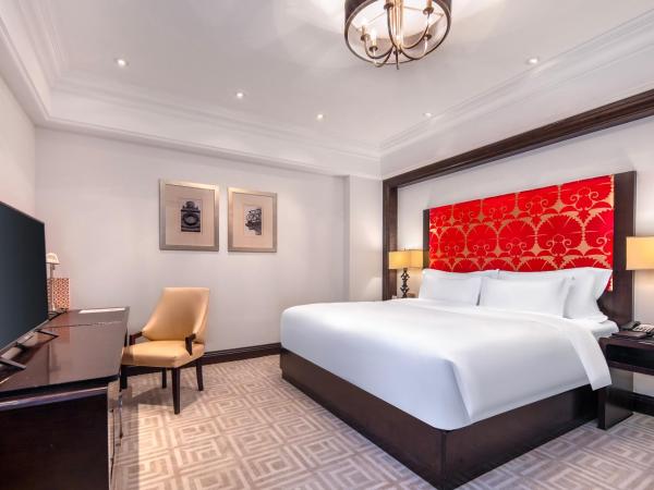 The Yangtze Boutique Shanghai - Free minibar for the first round of the day : photo 1 de la chambre art deco room dotd