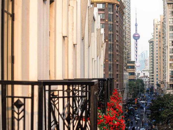 The Yangtze Boutique Shanghai - Free minibar for the first round of the day : photo 2 de la chambre nihong balcony king room  - welcome benefits  & afternoon tea  *1 upon check in day per stay