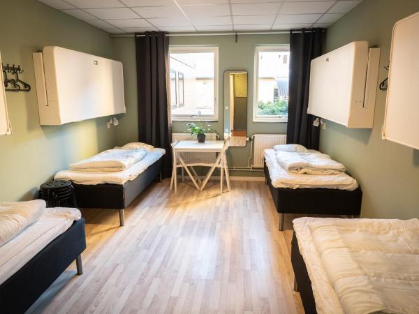 Göteborg Hostel : photo 1 de la chambre chambre familiale (8 adultes) avec salle de bains commune