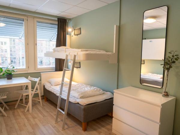 Göteborg Hostel : photo 3 de la chambre chambre familiale (6 adultes) avec salle de bains commune