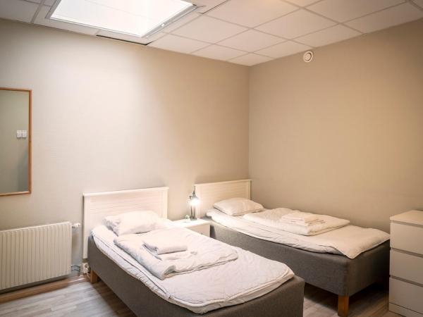 Göteborg Hostel : photo 2 de la chambre economy quadruple room with shared bathroom with a skylight
