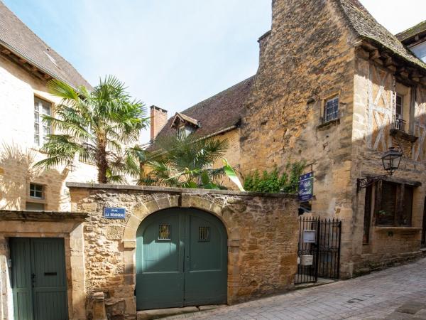 La Villa des Consuls - Gîte de tourisme de charme : photo 4 de la chambre chambre double standard (2ème Étage)