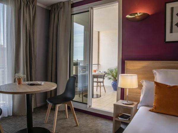 Amarante Cannes : photo 7 de la chambre chambre double supérieure avec balcon