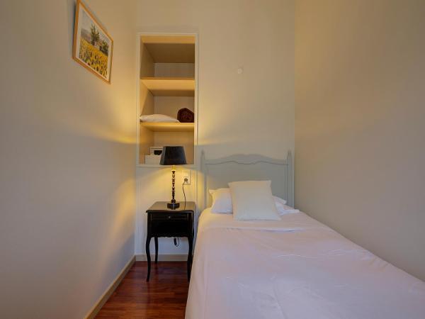 La Villa des Consuls - Gîte de tourisme de charme : photo 9 de la chambre appartement 2 chambres - rez-de-chaussée