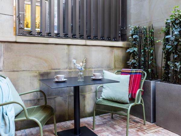 Virgin Hotels Edinburgh : photo 2 de la chambre chambre lit king-size avec patio/terrasse