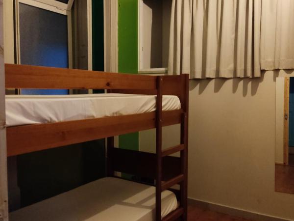 Meeting Hostel : photo 1 de la chambre chambre quadruple Économique avec salle de bains commune