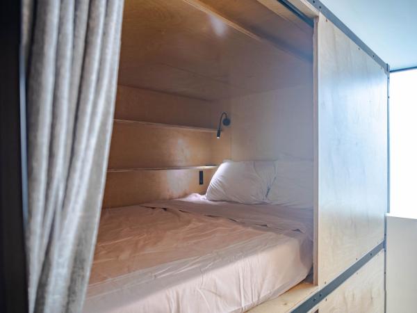 Haven Coliving : photo 1 de la chambre lit simple dans dortoir pour hommes avec salle de bains commune