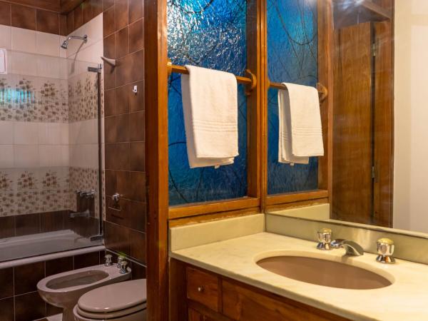 Hostel Casa Roble : photo 7 de la chambre chambre deluxe avec 2 lits queen-size