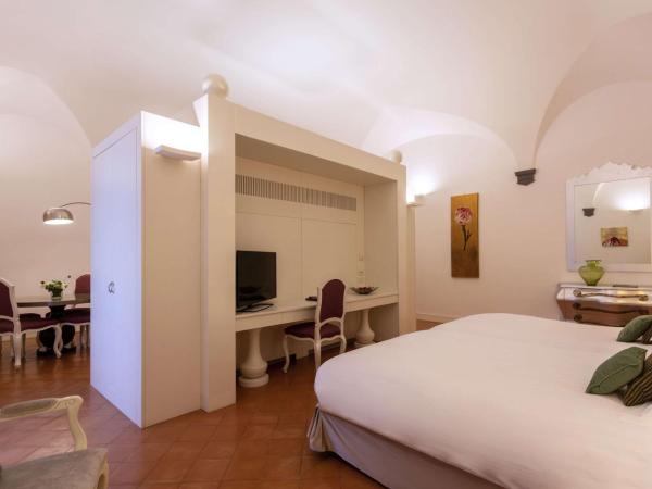 Palazzo Caracciolo Naples : photo 4 de la chambre chambre lit king-size deluxe avec canapé-lit