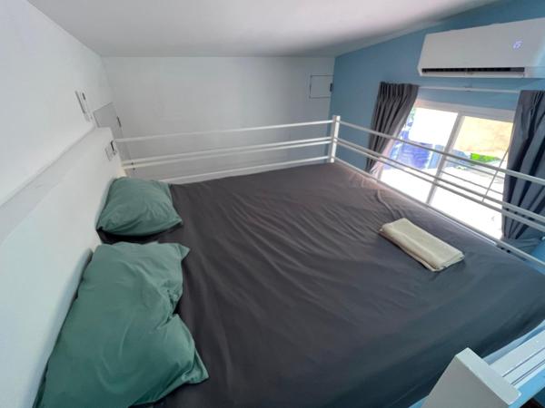 Sleep Inn - Lonely Beach : photo 5 de la chambre chambre double avec salle de bains commune
