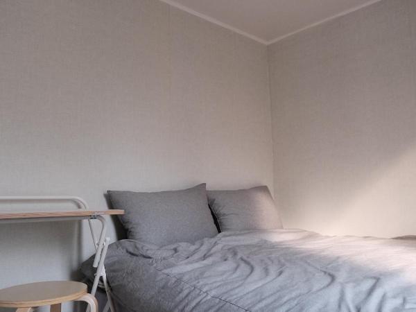 Seoul Yes Oui Ja Sharehouse : photo 1 de la chambre chambre lit queen-size avec salle de bains commune 