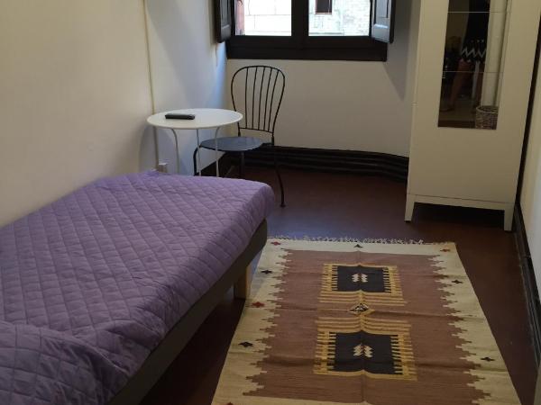 B & B 21 Bologna : photo 1 de la chambre chambre simple avec salle de bains commune