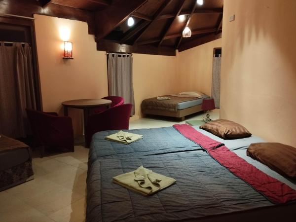 RELAX ECO Life Center - Khao lak : photo 1 de la chambre chambre quadruple standard