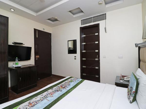 Super Collection O 980 Hotel Ramhan : photo 4 de la chambre chambre triple classique