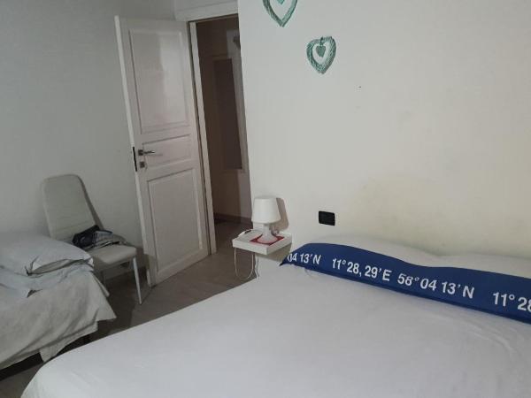 Il Delfino a Bologna : photo 3 de la chambre chambre triple basique avec salle de bains commune