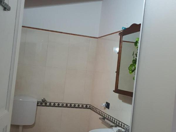 Il Delfino a Bologna : photo 4 de la chambre chambre triple basique avec salle de bains commune