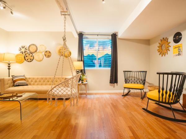 Windsor Retreat Private Basement Suite : photo 10 de la chambre chambre double deluxe avec douche