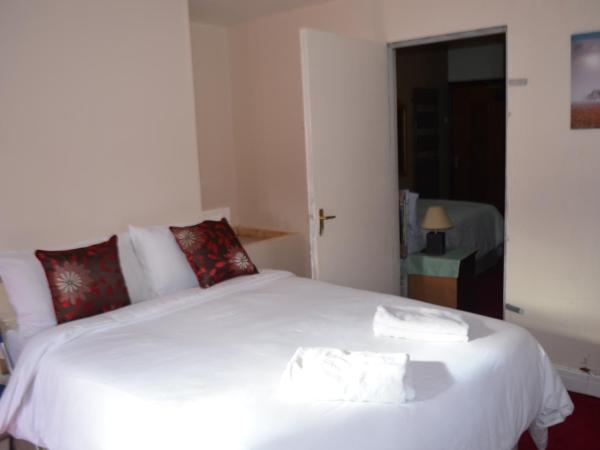 Lyndhurst Hotel : photo 2 de la chambre chambre familiale avec salle de bains privative