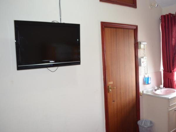 Lyndhurst Hotel : photo 2 de la chambre chambre familiale avec salle de bains privative