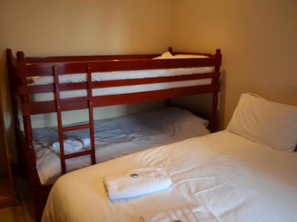 Lyndhurst Hotel : photo 2 de la chambre chambre familiale avec salle de bains privative