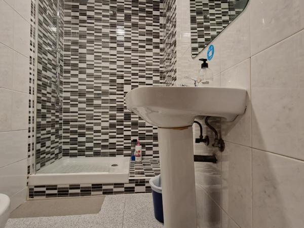 Metropolitan Atocha : photo 5 de la chambre chambre quadruple avec salle de bains privative