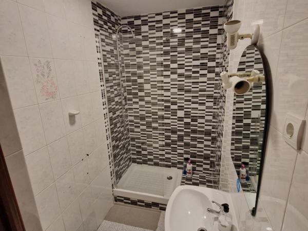 Metropolitan Atocha : photo 9 de la chambre chambre quadruple avec salle de bains privative