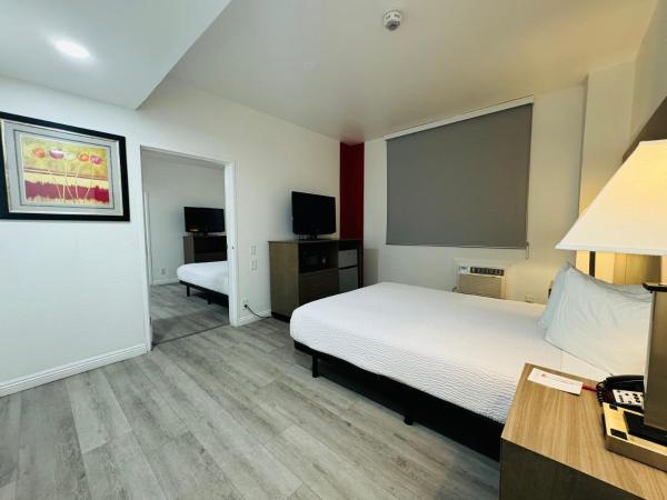 Ramada by Wyndham San Diego Airport : photo 8 de la chambre hébergement 1 chambre 2 lits queen-size accessible aux personnes à mobilité rréduite/malentendantes - non-fumeurs