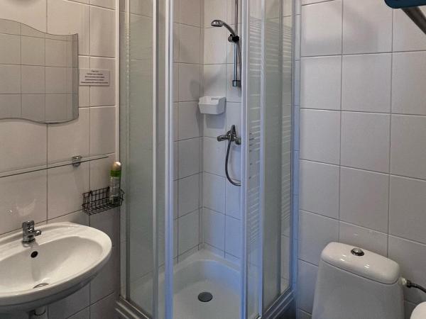 Fry House : photo 6 de la chambre chambre familiale avec salle de bains privative