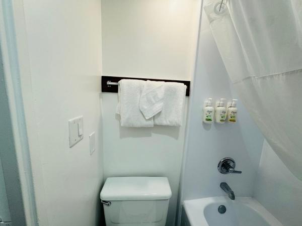 Ramada by Wyndham San Diego Airport : photo 7 de la chambre chambre lit king-size - non-fumeurs