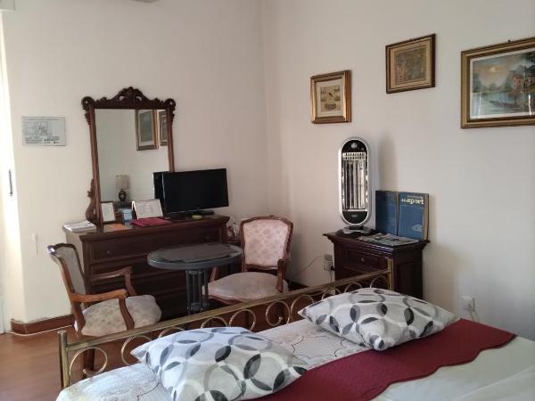 B&B Maddalena Di San Zeno : photo 2 de la chambre chambre double avec balcon