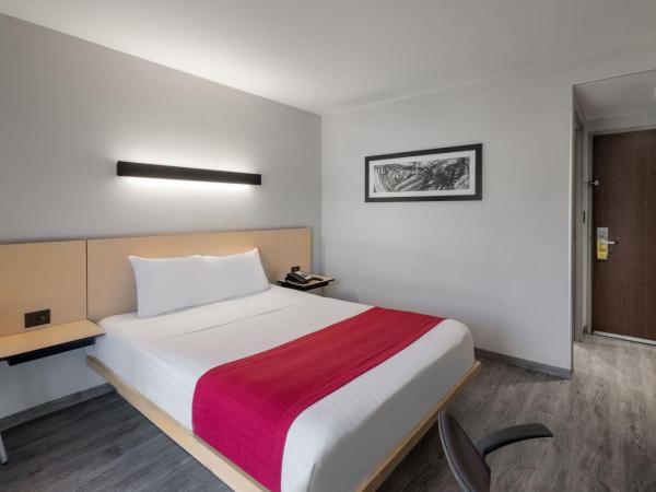 City Express by Marriott Guadalajara Aeropuerto : photo 2 de la chambre chambre lit queen-size 