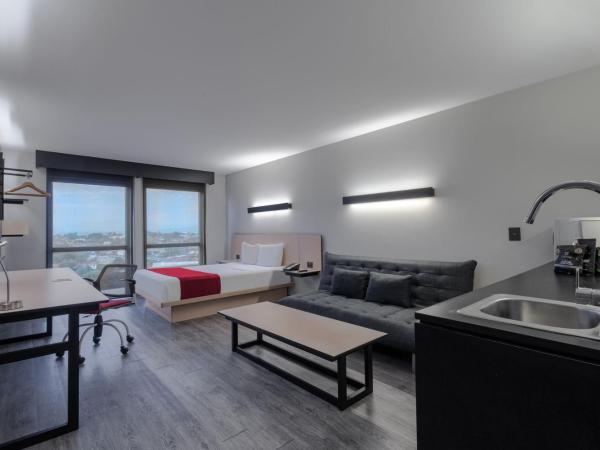 City Express by Marriott Guadalajara Aeropuerto : photo 5 de la chambre chambre lit queen-size supérieure avec canapé-lit