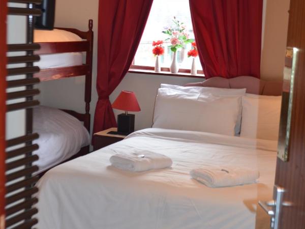 Lyndhurst Hotel : photo 2 de la chambre chambre familiale avec salle de bains