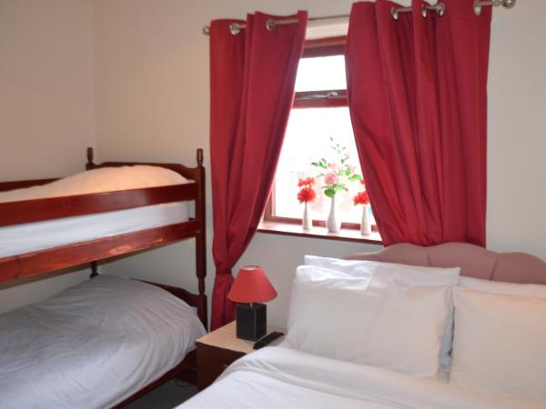 Lyndhurst Hotel : photo 7 de la chambre chambre familiale avec salle de bains